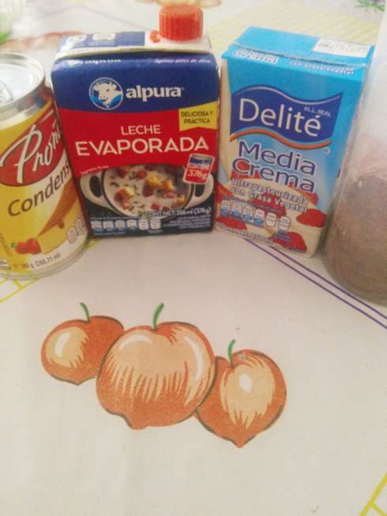 Ingredientes para la gelatina de 3 leches