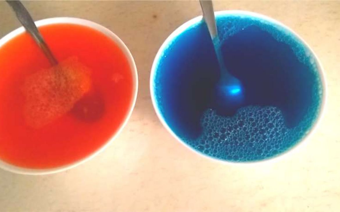 Agregando agua fria a la gelatina disuelta