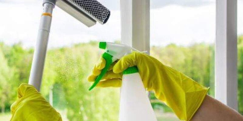 Cómo hacer un líquido limpia cristales con dos ingredientes