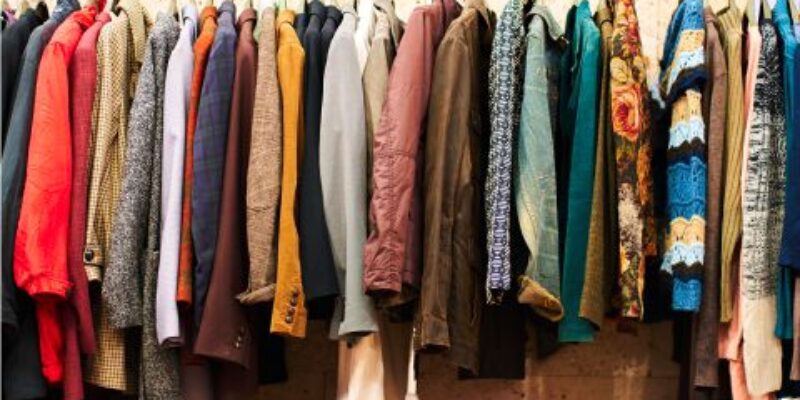 El lucrativo mundo de la venta de ropa de segunda mano: Oportunidades y tendencias